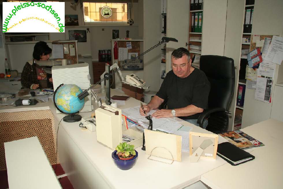 Ulrich Sroka im Büro